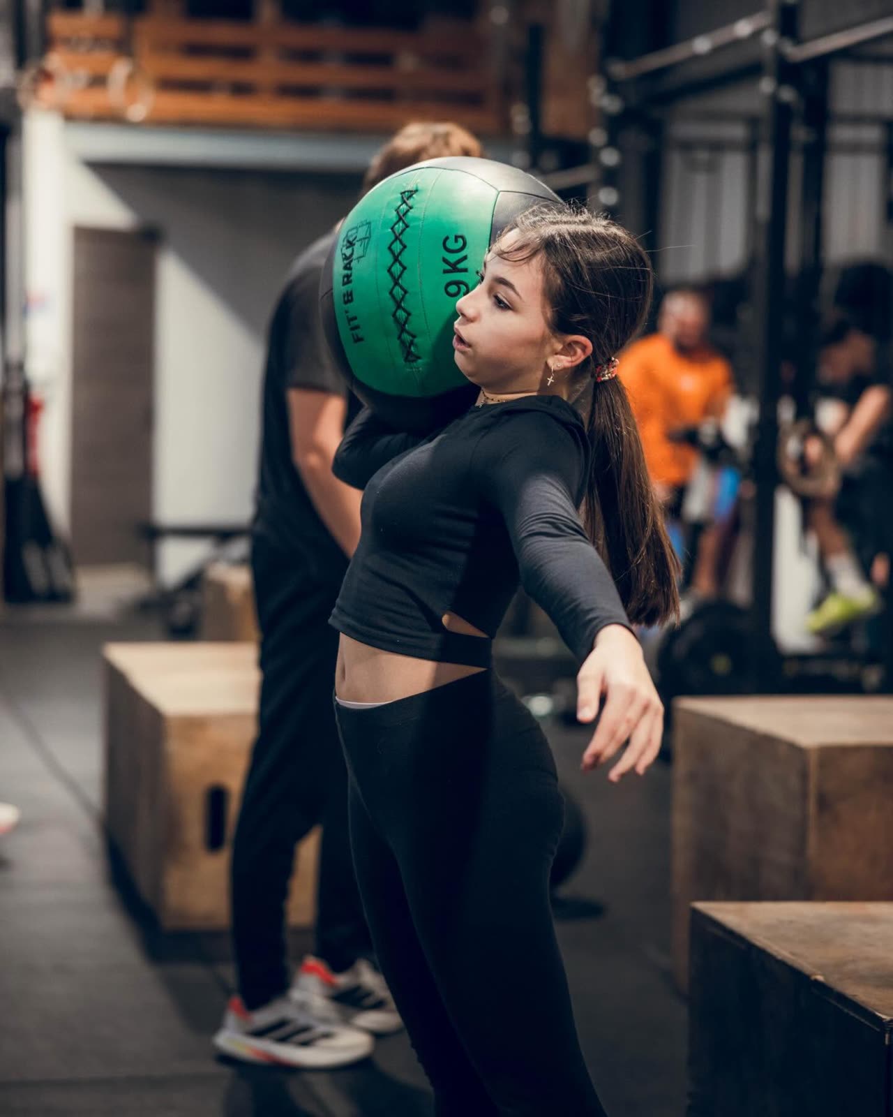 Athlete wall ball, CrossFit Kurnos